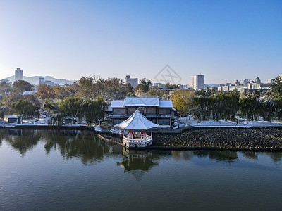 航拍山东济南大明湖5A景区雪景图片