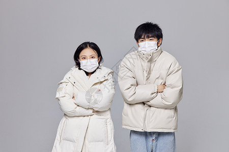 冬季戴口罩的青年男女寒冷形象背景图片