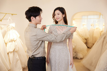 织品样本婚纱设计师为顾客定制婚纱背景