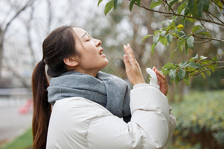 春季户外花粉过敏的女性高清图片