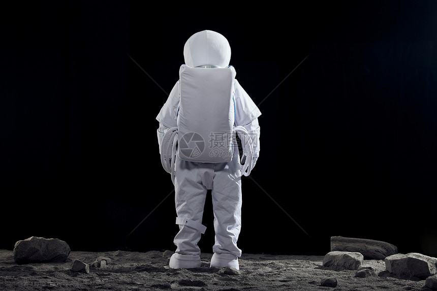创意太空宇航员背影图片