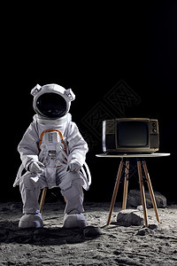 太空中坐在电视机旁的宇航员背景图片