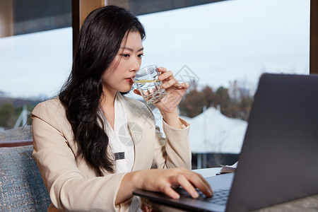 职场商务女性高端酒店办公背景