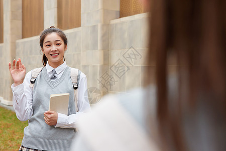 青年学生闺蜜面对面打招呼图片