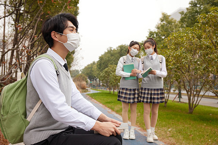 大学生戴口罩疫情防控背景图片