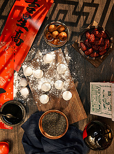 俯拍中式元宵节传统芝麻汤圆高清图片