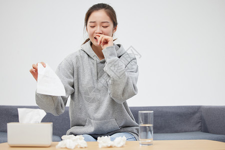 春季保暖独居在家生病的女性背景