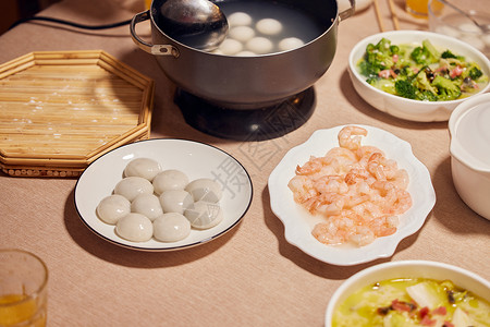 春节饭桌元宵节饭桌上的汤圆背景
