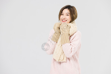 冬季美女戴围巾手套保暖图片