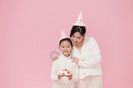 妈妈给女儿庆祝生日图片