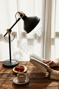 台灯和摆件简约日式风书桌背景