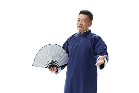 中年男性相声演员使用折扇表演背景图片