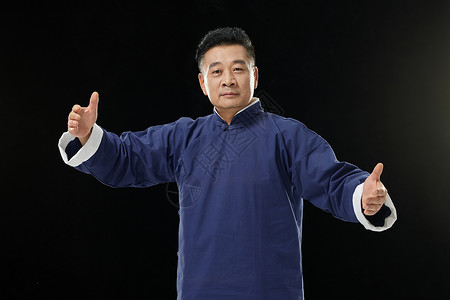 中国传统相声艺术家形象背景图片