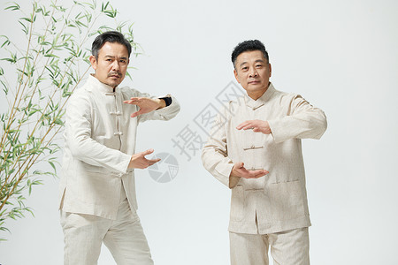 中国风中年男性打太极拳背景图片