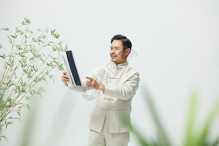 中国传统文化中年男性阅读朗诵背景图片