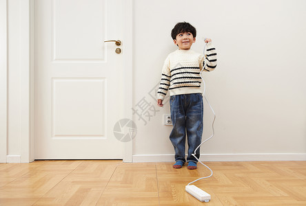 日常提示居家儿童玩电线插板危险提示背景