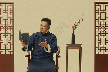 国风长袍中年男性看书背景图片