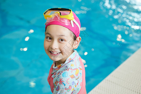 泳衣儿童游泳馆里的小女孩特写背景