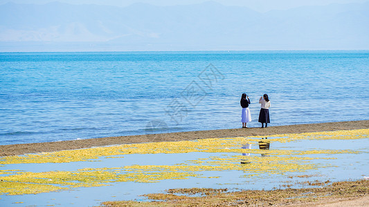 湖边游玩青海湖边女孩唯美旅行背景