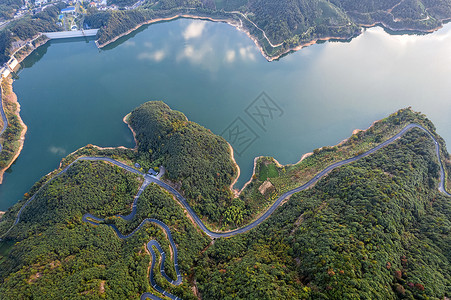 佛子岭水库山谷里的湖泊杭州四岭水库背景