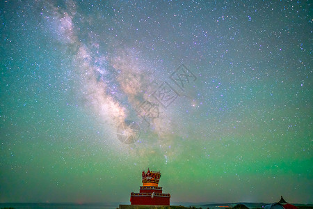 青海湖断崖星空银河背景图片