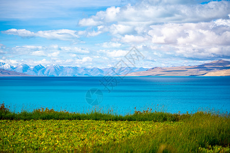 大湖西藏当惹雍错背景