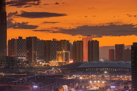 黄昏夕阳下的城市新疆乌鲁木齐火车站高清图片