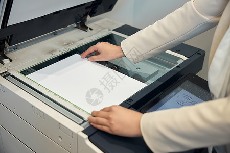 办公柜打印机女性商务人士打印机扫描特写背景