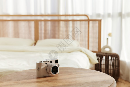 卧室桌上的相机背景图片