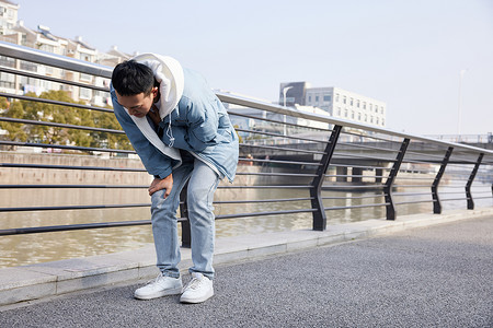 心脏病急救青年男性突发心疾背景