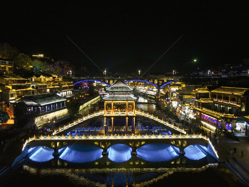 湖南湘西凤凰古城夜景航拍图片