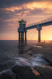 黄海海边灯塔落日风光图片