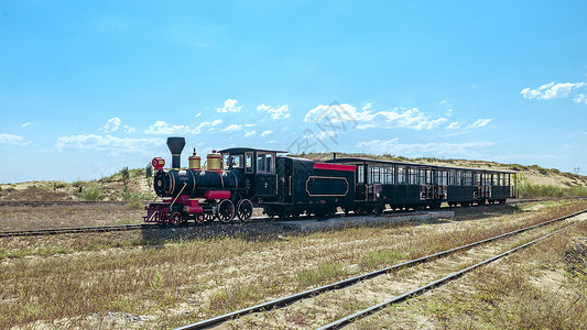 内蒙古库布其沙漠旅游列车图片