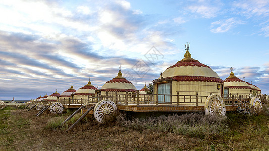 机甲战车格根塔拉草原春季蒙古包背景