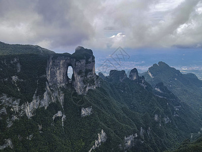 航拍湖南张家界天门山5A景区背景图片