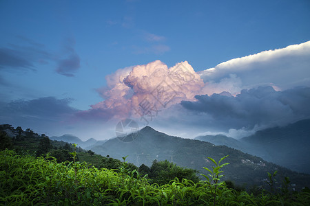 雁荡山山上的极端云彩图片