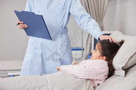 护士查房生病住院的小女孩背景图片