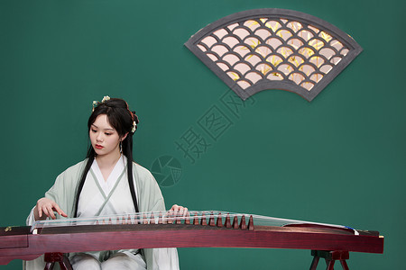 中国风美女弹古筝形象背景图片