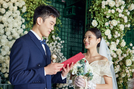 李清照词新婚夫妻在婚礼上读宣誓词背景