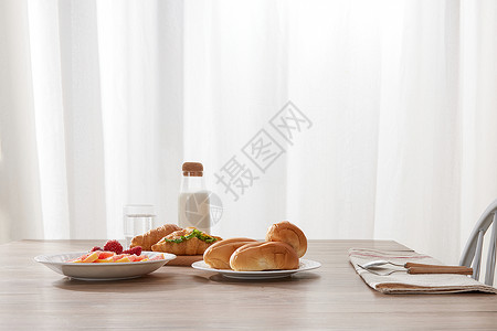 餐桌上的健康美味早餐图片