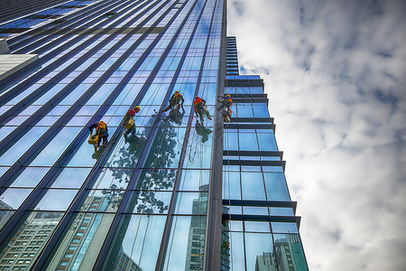 深圳城市建设者中的高空作业者背景图片