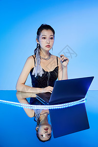 科幻电脑使用电脑的未来科技感少女背景