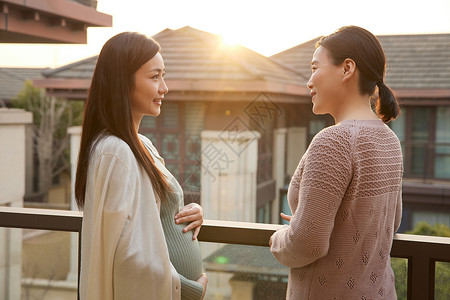 备孕调理居家备孕的产妇与母亲聊天背景