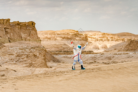 火星素材背景柴旦木盆地雅丹地貌火星地貌上行走的宇航员背景