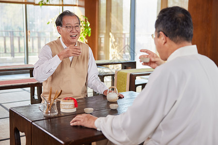 老友聚会一起品茶喝茶高清图片