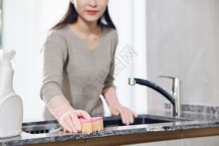 居家清洗碗的女性特写高清图片