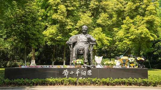 纪念伟人四川广安5A景区邓小平故里伟人铜像背景