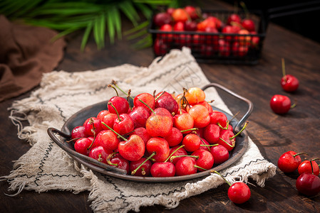夏季美味的红色大樱桃图片