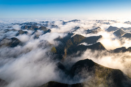 层峦叠嶂的云海背景图片