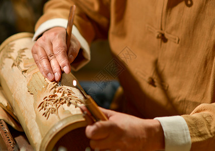 竹雕工艺品制作高清图片
